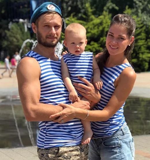Александр Метелкин и жена Полина Казанцева с сыном