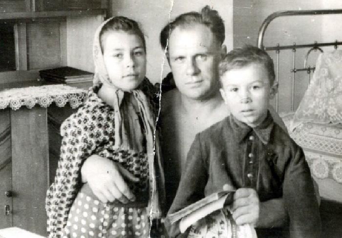 Алексей Берест с детьми