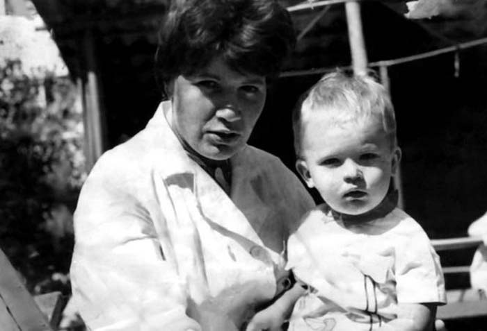Андрей Данилко в детстве с мамой