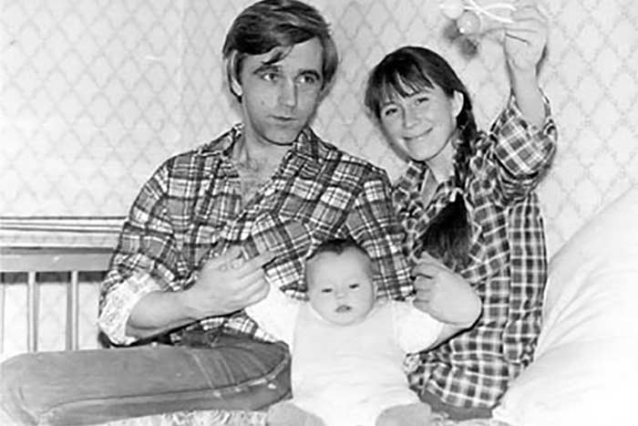Анна Арефьева в детстве с родителями