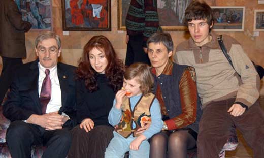Анна Большова с отцом мачехой и бывшим мужем