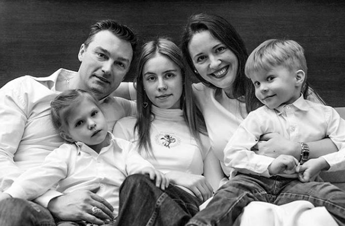 Анна Гарнова и Александр Арсентьев с детьми