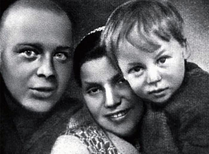 Аркадий Гайдар и Лия Соломянская с сыном