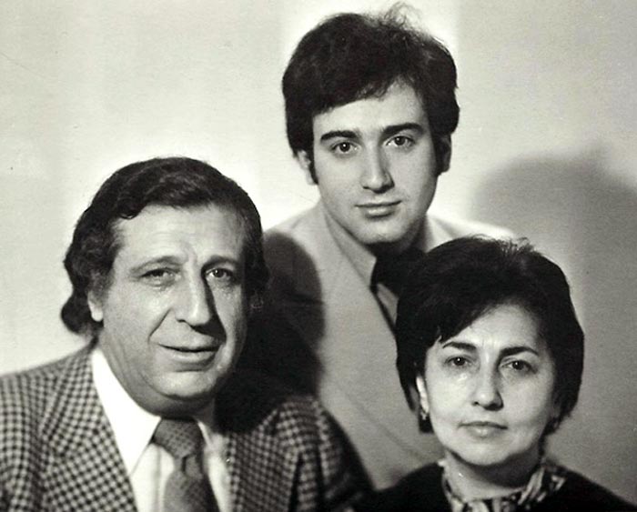 Арно Бабаджанян с женой и сыном