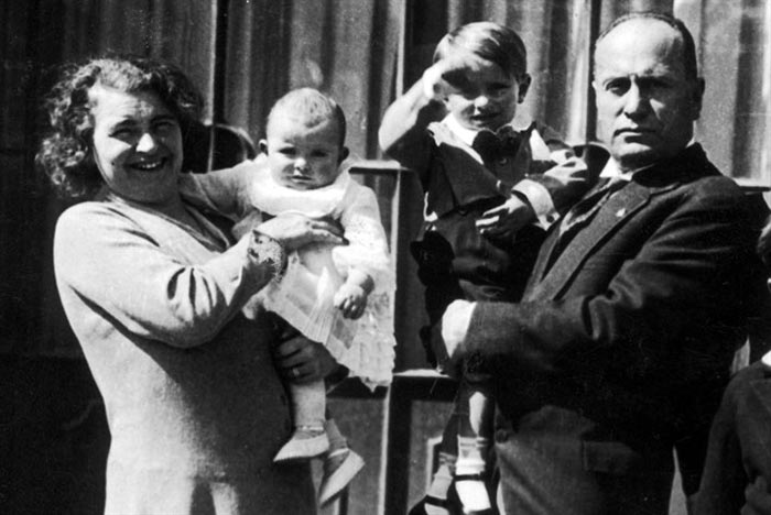 Бенито Муссолини и жена Ракеле