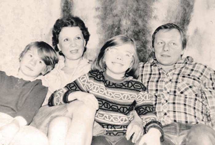 Борис Галкин с женой Еленой и детьми