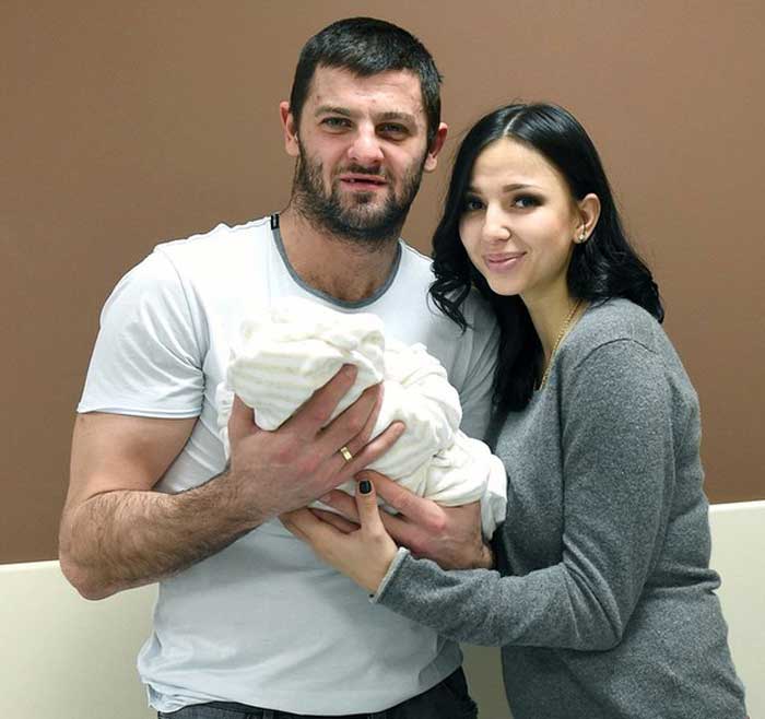 Дарья Дмитриева и Александр Радулов с сыном