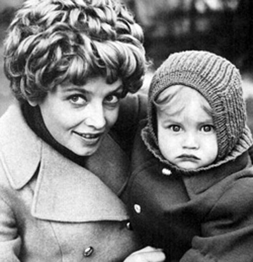 Дмитрий Егоров в детстве с мамой Натальей Кустинской