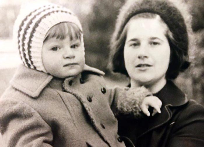 Дмитрий Губерниев в детстве с мамой