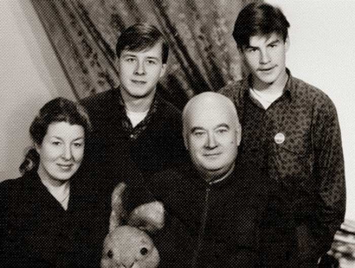 Евгений Моргунов с женой и сыновьями