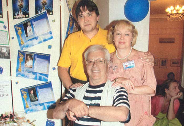 Евгений Жариков и Наталья Гвоздикова с сыном Федором