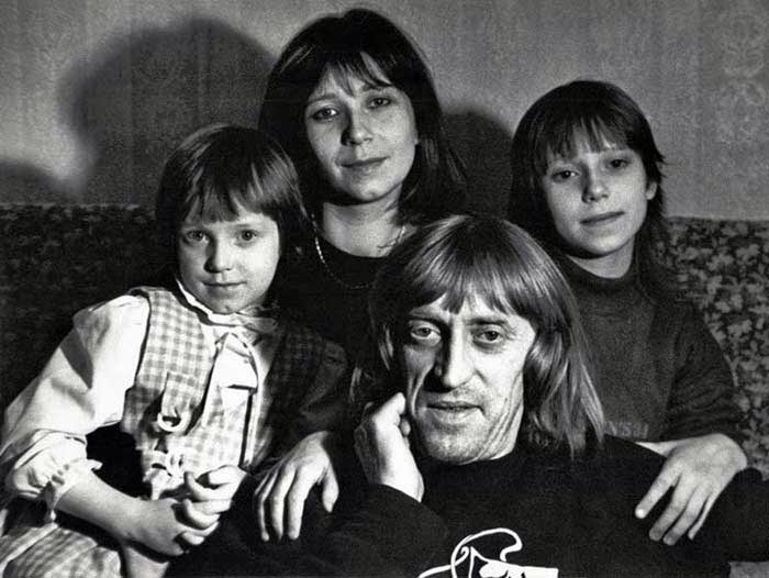 Галина Галкина и Виктор Авилов с дочерьми