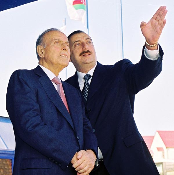 Ильхам Алиев и Гейдар Алиев