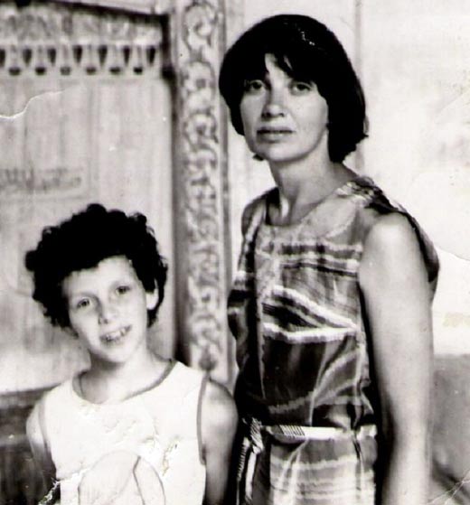 Юлия Латынина в детстве с мамой