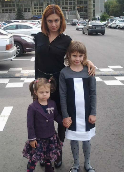 Карина Мишулина с дочерьми