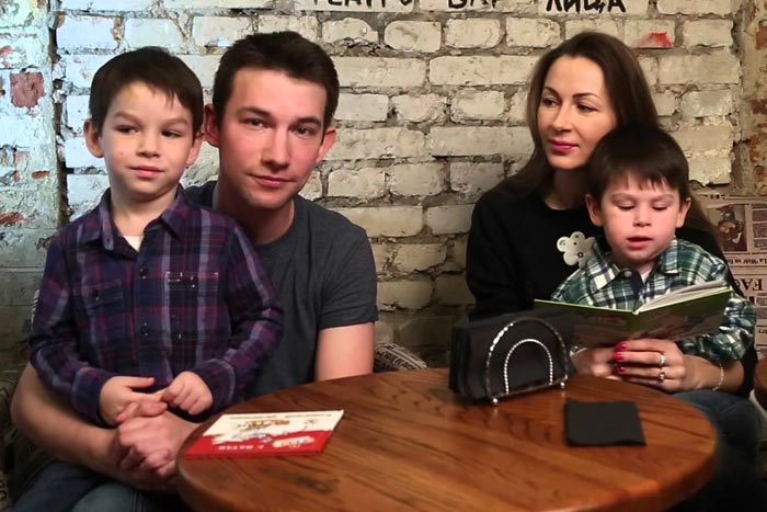 Кирилл Емельянов и Екатерина Директоренко с детьми
