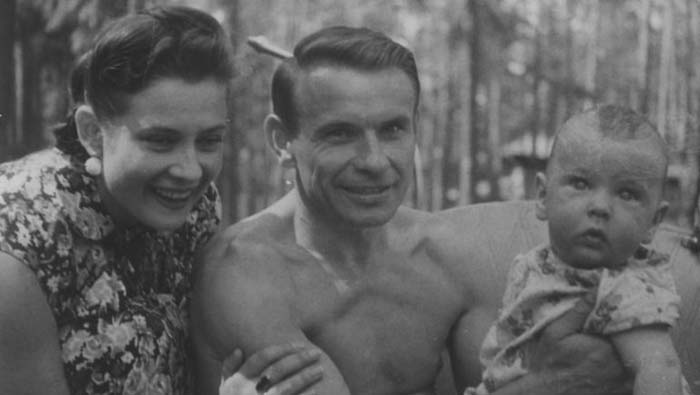 Константин Бесков с женой и дочерью