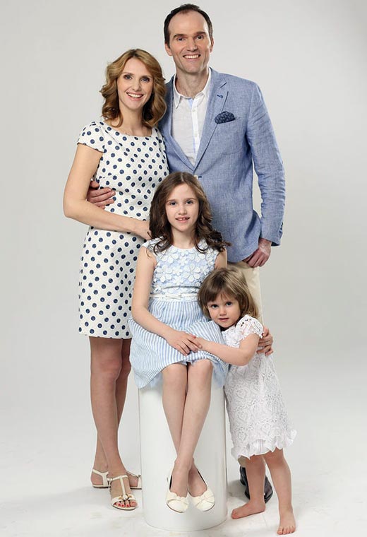 Ксения Баринова и муж Егор Баринов с дочерьми