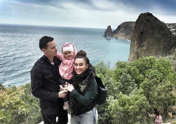 Лейла Мурадова с мужем и дочерью