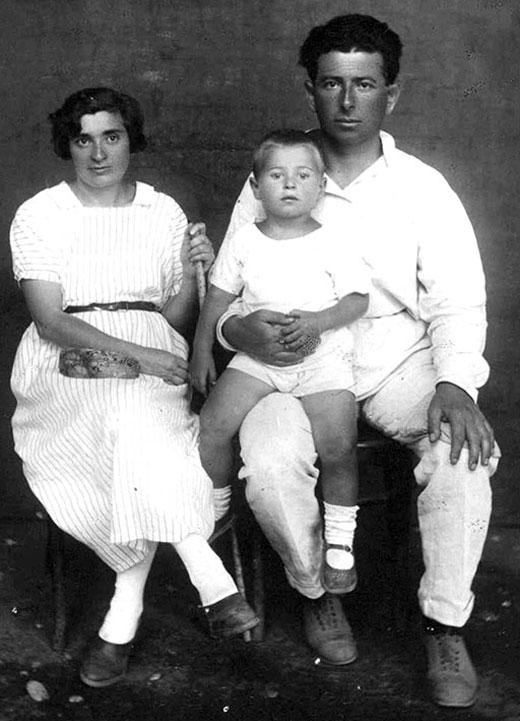 Лев Мехлис с женой и сыном