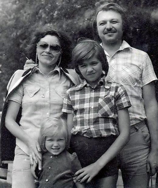 Людмила Вьюнкова с семьей