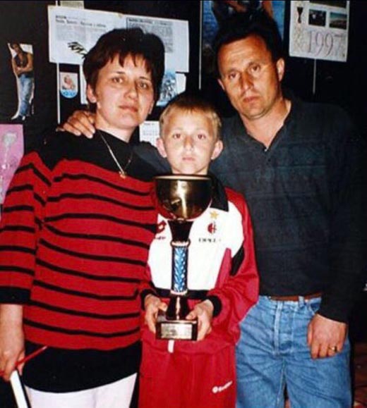 Лука Модрич в детстве с родителями