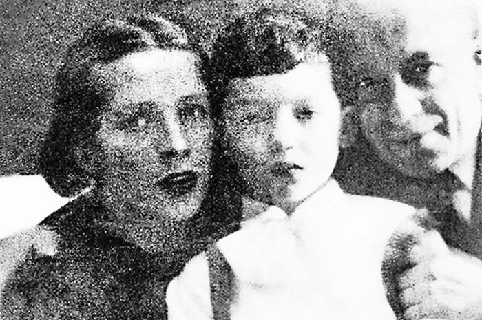 Максим Дунаевский в детстве с родителями