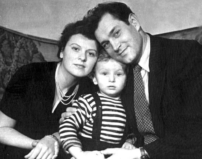 Маргарита Анастасьева и Владлен Давыдов с сыном Андреем