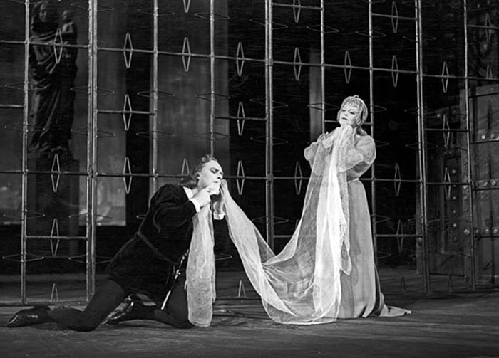 Мария Бабанова в спектакле Гамлет