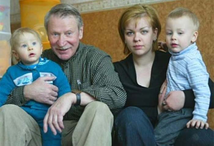 Наталья Вяль и Иван Краско с сыновьями