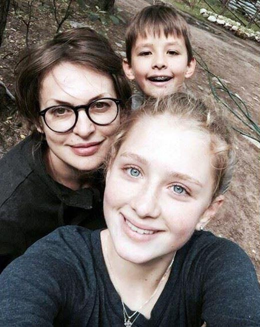 Светлана Бодрова с дочерью и сыном