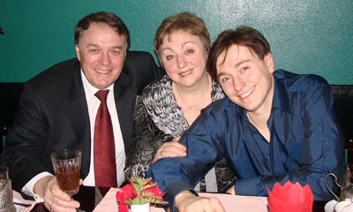 Виталий Безруков с женой и сыном