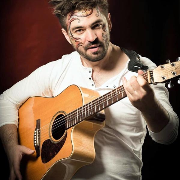 гитарист Виталий Будяк