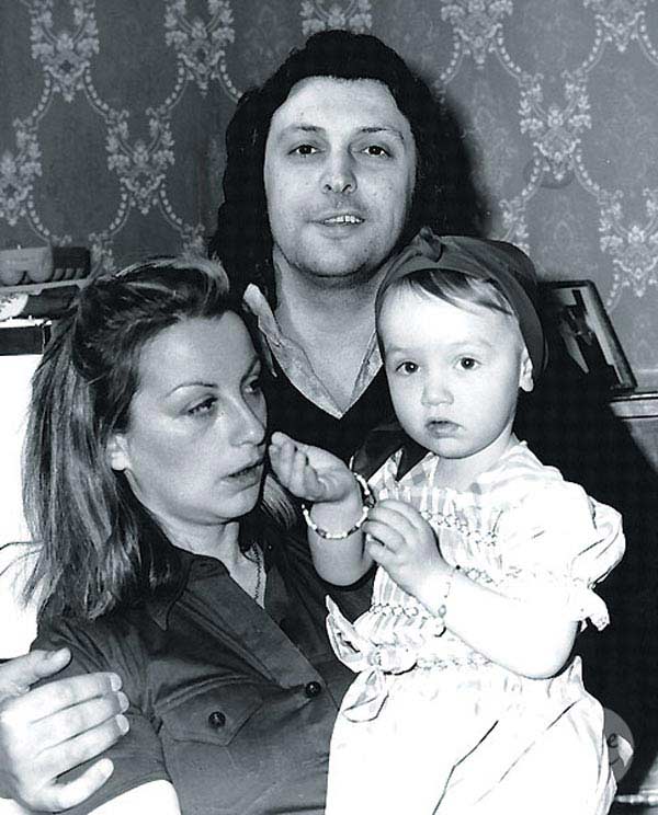 Вячеслав Добрынин с первой женой и дочерью