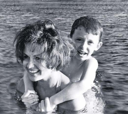 Владимир Басов младший в детстве с матерью