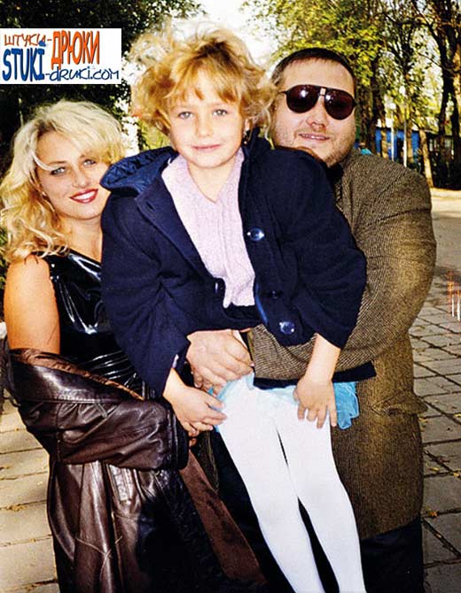 Аглая Шиловская в детстве с родителями