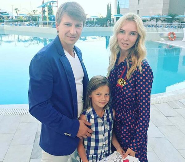 Алексей Ягудин и Татьяна Тотьмянина с дочерьми 2