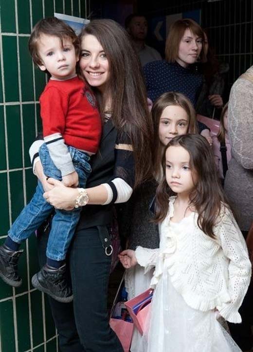 Анна Плетнева с детьми