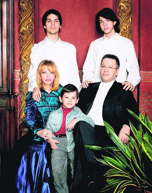 Екатерина Рождественская и Дмитрий Бирюков с сыновьями