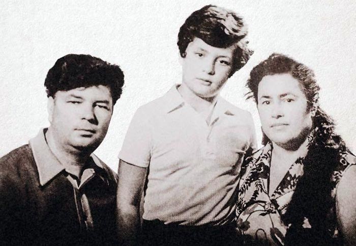 Петр Порошенко в детстве с родителями