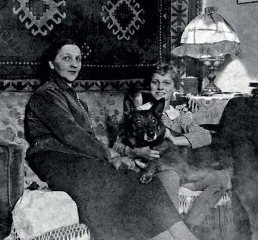 Татьяна Пилецкая в детстве с мамой